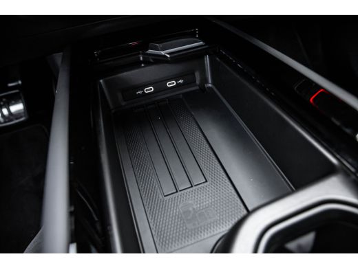 Volkswagen ID.7 Limited 286pk | Trekhaak | Stuur & Stoelverwarming | 19" | Camera ActivLease financial lease