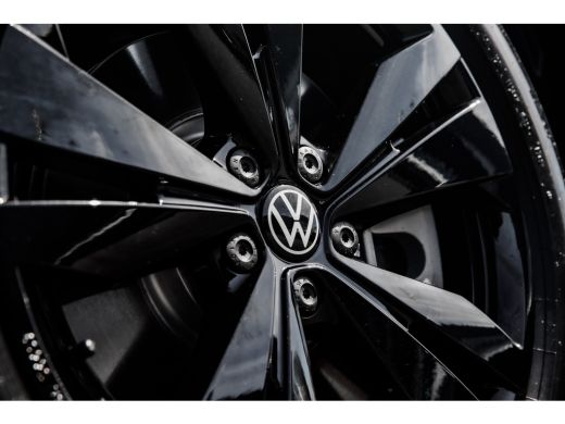 Volkswagen ID.7 Limited 286pk | Trekhaak | Stuur & Stoelverwarming | 19" | Camera ActivLease financial lease
