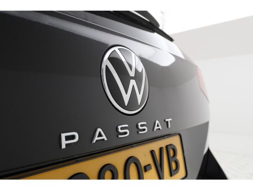 Volkswagen Passat Variant 2.0 TSI R-Line Business + Trekhaak, Automaat, Panorama, Adaptieve cruise ActivLease financial lease