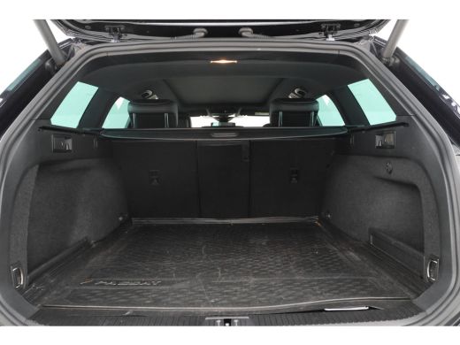 Volkswagen Passat Variant 2.0 TSI R-Line Business + Trekhaak, Automaat, Panorama, Adaptieve cruise ActivLease financial lease