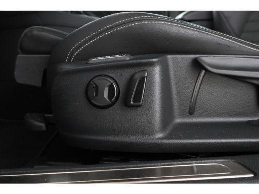 Volkswagen Passat Variant 2.0 TSI R-Line Business + Trekhaak, Automaat, Panorama, Adaptieve cruise ActivLease financial lease