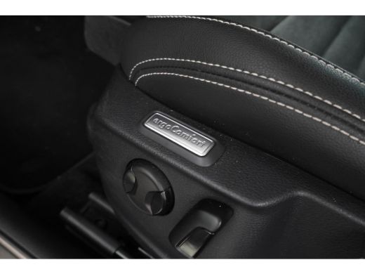 Volkswagen Passat Variant 2.0 TSI R-Line Business + Trekhaak, Automaat, Panorama, Adaptieve cruise ActivLease financial lease