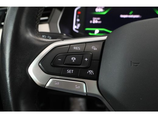 Volkswagen Passat Variant 2.0 TSI R-Line Business + Trekhaak, Automaat, Panorama, Adaptieve cruise ActivLease financial lease
