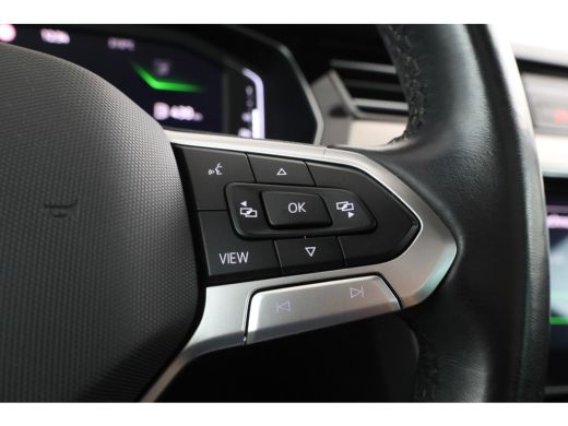 Volkswagen Passat Variant 2.0 TSI R-Line Business + Trekhaak, Automaat, Panorama, Adaptieve cruise ActivLease financial lease