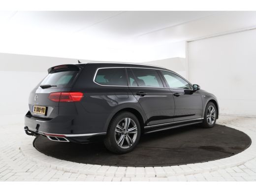 Volkswagen Passat Variant 2.0 TSI R-Line Business + Trekhaak, Automaat, Panorama, Adaptieve cruise ActivLease financial lease