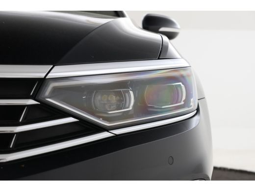Volkswagen Passat Variant 2.0 TSI R-Line Business + Trekhaak, Automaat, Panorama, Adaptieve cruise ActivLease financial lease