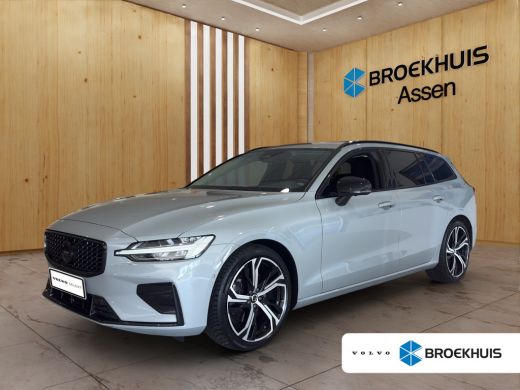 Volvo  V60 2.0 B3 Plus Dark | BLIS | Carplay | Stoelverwarming | Trekhaak | Camera | Keyless start / entry |