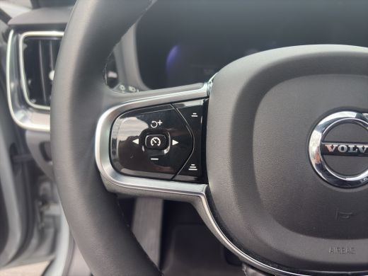 Volvo  V60 2.0 B3 Plus Dark | BLIS | Carplay | Stoelverwarming | Trekhaak | Camera | Keyless start / entry | ActivLease financial lease
