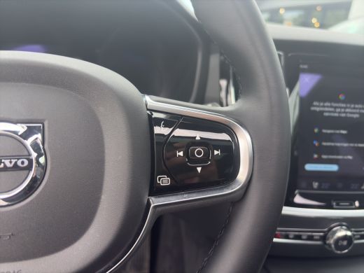 Volvo  V60 2.0 B3 Plus Dark | BLIS | Carplay | Stoelverwarming | Trekhaak | Camera | Keyless start / entry | ActivLease financial lease