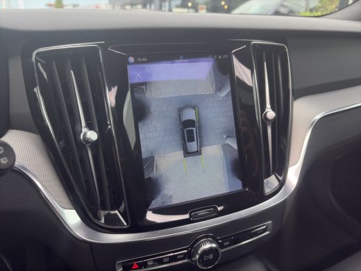 Volvo  V60 2.0 B3 Plus Dark | BLIS | Carplay | Stoelverwarming | Trekhaak | Camera | Keyless start / entry | ActivLease financial lease