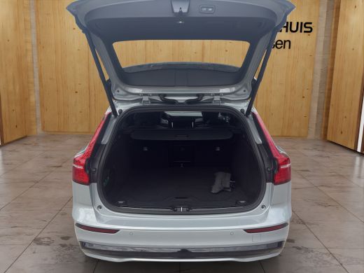 Volvo  V60 2.0 B3 Plus Dark | BLIS | Carplay | Stoelverwarming | Trekhaak | Camera | Keyless start / entry | ActivLease financial lease