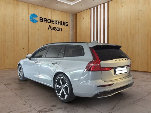 Volvo  V60 2.0 B3 Plus Dark | BLIS | Carplay | Stoelverwarming | Trekhaak | Camera | Keyless start / entry | ActivLease financial lease