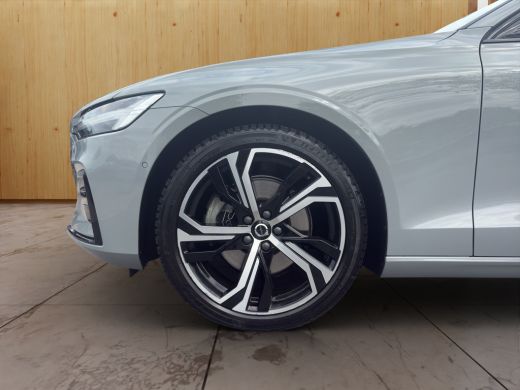 Volvo  V60 2.0 B3 Plus Dark | BLIS | Carplay | Stoelverwarming | Trekhaak | Camera | Keyless start / entry | ActivLease financial lease