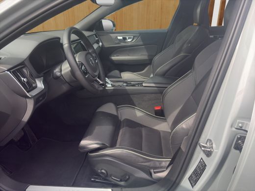Volvo  V60 2.0 B3 Plus Dark | BLIS | Carplay | Stoelverwarming | Trekhaak | Camera | Keyless start / entry | ActivLease financial lease