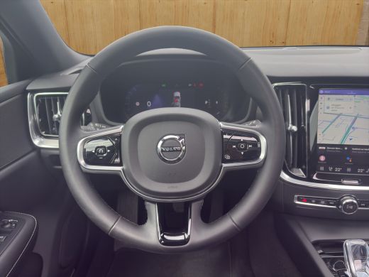 Volvo  V60 2.0 B3 Plus Dark | BLIS | Carplay | Stoelverwarming | Trekhaak | Camera | Keyless start / entry | ActivLease financial lease