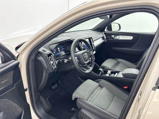 Volvo  XC40 B4 Plus Dark | 19" Allseason | Trekhaak | Harman Kardon | Elektr. verst. Stoelen | Stoel/Stuurver... ActivLease financial lease