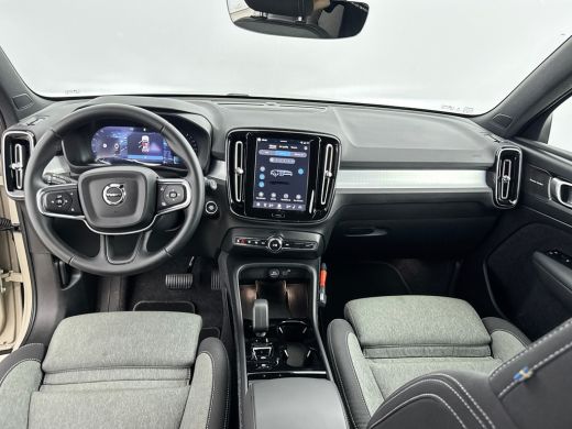 Volvo  XC40 B4 Plus Dark | 19" Allseason | Trekhaak | Harman Kardon | Elektr. verst. Stoelen | Stoel/Stuurver... ActivLease financial lease