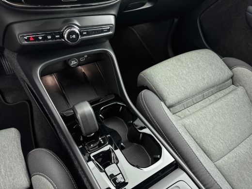 Volvo  XC40 B4 Plus Dark | 19" Allseason | Trekhaak | Harman Kardon | Elektr. verst. Stoelen | Stoel/Stuurver... ActivLease financial lease