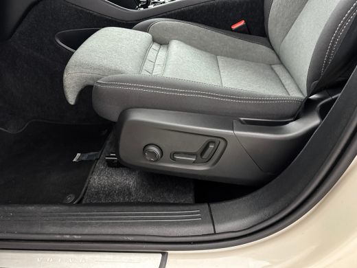 Volvo  XC40 B4 Plus Dark | 19" Allseason | Trekhaak | Harman Kardon | Elektr. verst. Stoelen | Stoel/Stuurver... ActivLease financial lease