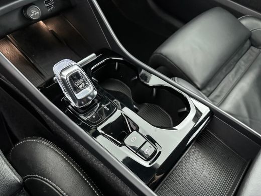 Volvo  XC40 T4 Recharge Inscription | 19" | Leder | Trekhaak | Parkeercamera | Adaptieve Cruise | BLIS | Stoe... ActivLease financial lease