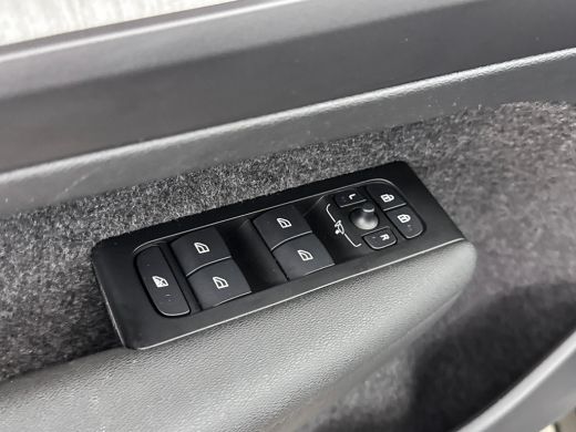 Volvo  XC40 T4 Recharge Inscription | 19" | Leder | Trekhaak | Parkeercamera | Adaptieve Cruise | BLIS | Stoe... ActivLease financial lease