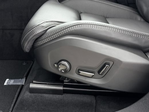Volvo  XC60 2.0 T8 Plug-in hybrid AWD Ultra Dark Exec. Ed. | 22" | Heico Diffusor | Getint & Gelamineerd Glas... ActivLease financial lease