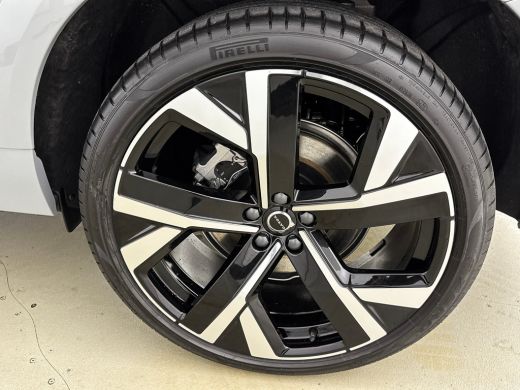 Volvo  XC60 2.0 T8 Plug-in hybrid AWD Ultra Dark Exec. Ed. | 22" | Heico Diffusor | Getint & Gelamineerd Glas... ActivLease financial lease