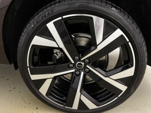 Volvo  XC60 T8 Plug-in hybrid AWD Ultra Dark Exec. Ed. | 22" | Luchtvering | Getint&Gelaagd Glas | Geventilee... ActivLease financial lease