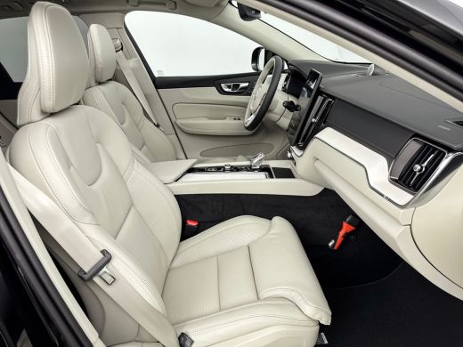 Volvo  XC60 2.0 T8 Plug-in hybrid AWD Ultra Dark Exec. Ed. | 22" | Luchtvering | Getint&Gelaagd Glas | Gevent... ActivLease financial lease