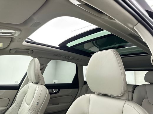 Volvo  XC60 2.0 T8 Plug-in hybrid AWD Ultra Dark Exec. Ed. | 22" | Luchtvering | Getint&Gelaagd Glas | Gevent... ActivLease financial lease