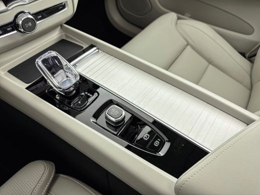 Volvo  XC60 2.0 T8 Plug-in hybrid AWD Ultra Dark Exec. Ed. | 22" | Luchtvering | Getint&Gelaagd Glas | Gevent... ActivLease financial lease