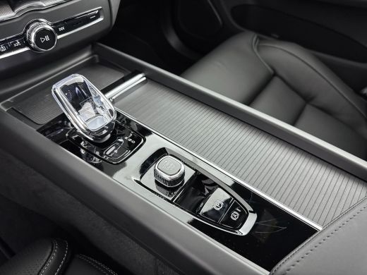 Volvo  XC60 T8 Recharge Ultra Dark Executive | 22" | Heico Diffusor | Getint & Gelamineerd Glas | Alarmklasse... ActivLease financial lease