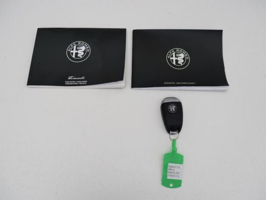 Alfa Romeo Tonale 1.3T PHEV TI | 280PK | SOH 99% | Trekhaak | Stoelverwarming | Adaptive cruise | Camera | Carplay ... ActivLease financial lease