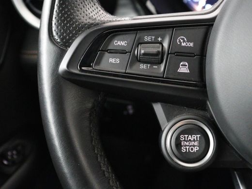 Alfa Romeo Tonale 1.3T PHEV TI | 280PK | SOH 99% | Trekhaak | Stoelverwarming | Adaptive cruise | Camera | Carplay ... ActivLease financial lease