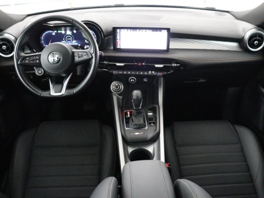 Alfa Romeo Tonale 1.3T PHEV TI | 280PK | SOH 99% | Trekhaak | Stoelverwarming | Adaptive cruise | Camera | Carplay ... ActivLease financial lease