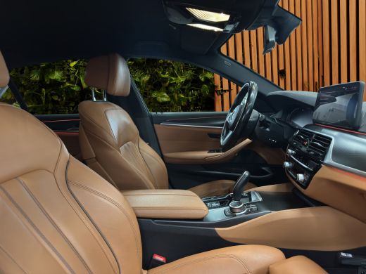 BMW 5 Serie 530i Business Edition Plus | M-Pakket | Laser-LED | Camera | CarPlay | Sfeerverlichting | Memory ActivLease financial lease