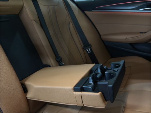 BMW 5 Serie 530i Business Edition Plus | M-Pakket | Laser-LED | Camera | CarPlay | Sfeerverlichting | Memory ActivLease financial lease