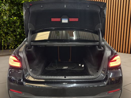 BMW 5 Serie 530i Business Edition Plus | M-Pakket | Laser-LED | Camera | CarPlay | Sfeerverlichting | Memory ActivLease financial lease
