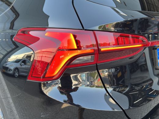 Hyundai Santa Fe 1.6 T-GDI PHEV 265pk Premium Sky | Panoramadak | HUD | Carplay | Leder | Stoelverwarming/koeling ... ActivLease financial lease