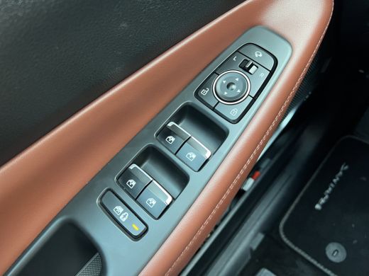 Hyundai Santa Fe 1.6 T-GDI PHEV 265pk Premium Sky | Panoramadak | HUD | Carplay | Leder | Stoelverwarming/koeling ... ActivLease financial lease