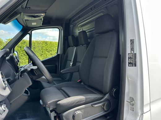 Mercedes-Benz Sprinter 317 CDI 9G-TRONIC RWD FACELIFT / L2H2 / CAMERA / LED / CRUISE / AIRCO / BLIND SPOT / GEVEERDE STOEL ActivLease financial lease