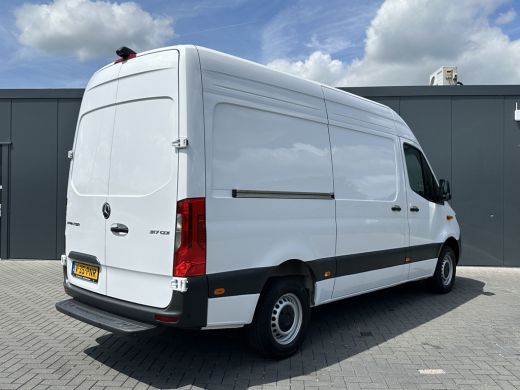 Mercedes-Benz Sprinter 317 CDI 9G-TRONIC RWD FACELIFT / L2H2 / CAMERA / LED / CRUISE / AIRCO / BLIND SPOT / GEVEERDE STOEL ActivLease financial lease