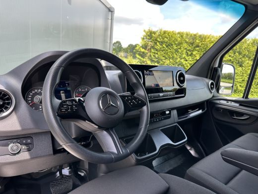 Mercedes-Benz Sprinter 317 CDI 9G-TRONIC RWD FACELIFT / L2H2 / CAMERA / LED / CRUISE / AIRCO / BLIND SPOT / GEVEERDE STOEL ActivLease financial lease
