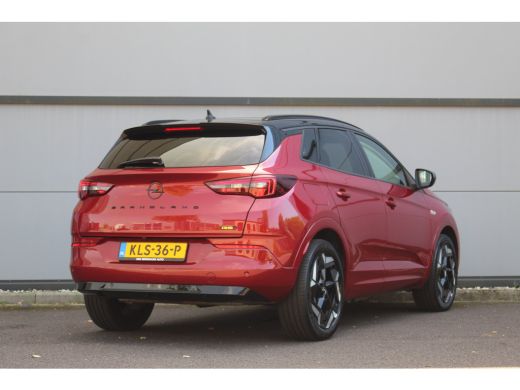 Opel Grandland 1.6 Turbo Plug-In Hybrid 4x4 GSe | Leder/Alcan. | Adap. Cruise | Stoel en Stuur Verw. | LED | 19'... ActivLease financial lease