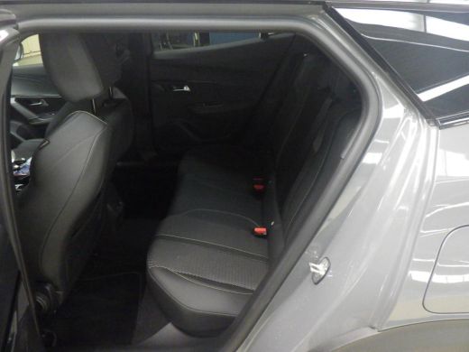 Peugeot e-2008 EV GT Avantage 54 kWh | SOH 98% | 12.500km | NL auto | Fase 3 laden | Navigatie | Camera voor + a... ActivLease financial lease
