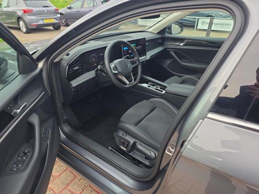 Volkswagen Passat Variant 1.5 eHybrid Business | PHEV | Trekhaak | HUD | A.Camera | ACC | ActivLease financial lease