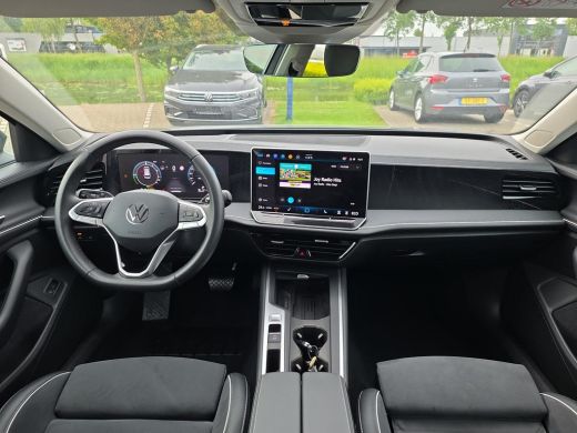 Volkswagen Passat Variant 1.5 eHybrid Business | PHEV | Trekhaak | HUD | A.Camera | ACC | ActivLease financial lease