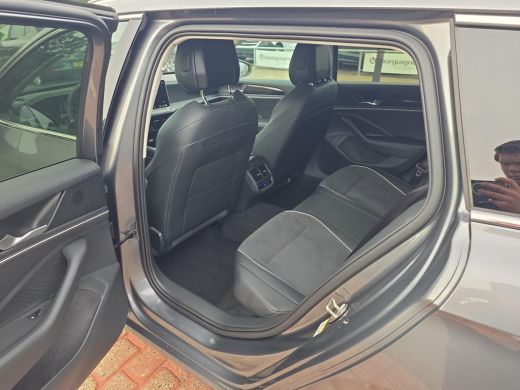 Volkswagen Passat Variant 1.5 eHybrid Business | PHEV | Trekhaak | HUD | A.Camera | ACC | ActivLease financial lease
