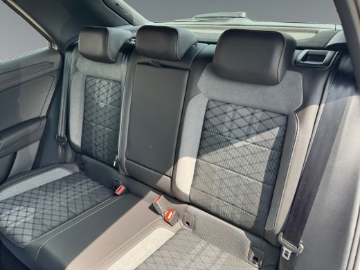 Volkswagen T-Roc 1.5 TSI 150pk DSG R-Line Stoelverwarming | Achteruitrijcamera | Trekhaak ActivLease financial lease