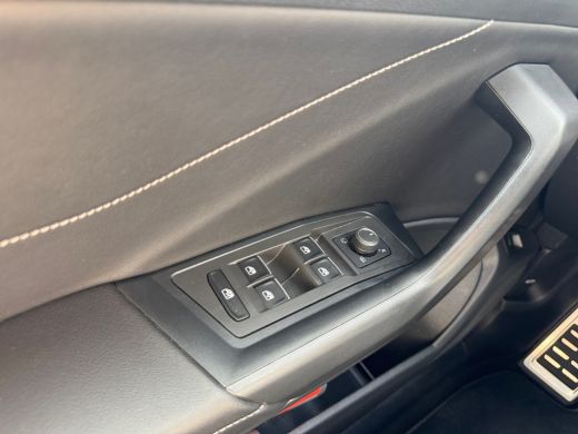 Volkswagen T-Roc 1.5 TSI 150pk DSG R-Line Stoelverwarming | Achteruitrijcamera | Trekhaak ActivLease financial lease